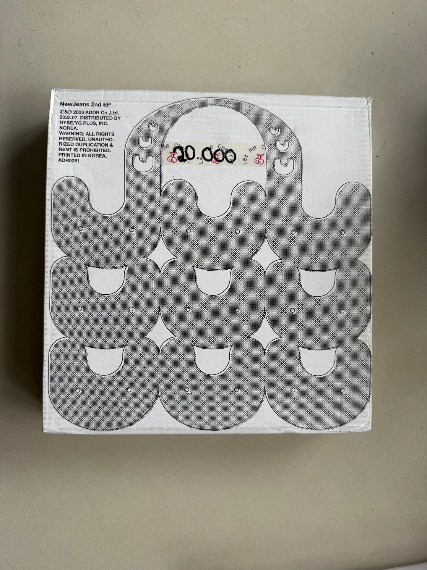 NewJeans – Get Up (Hyein Bunny Beach Bag version)