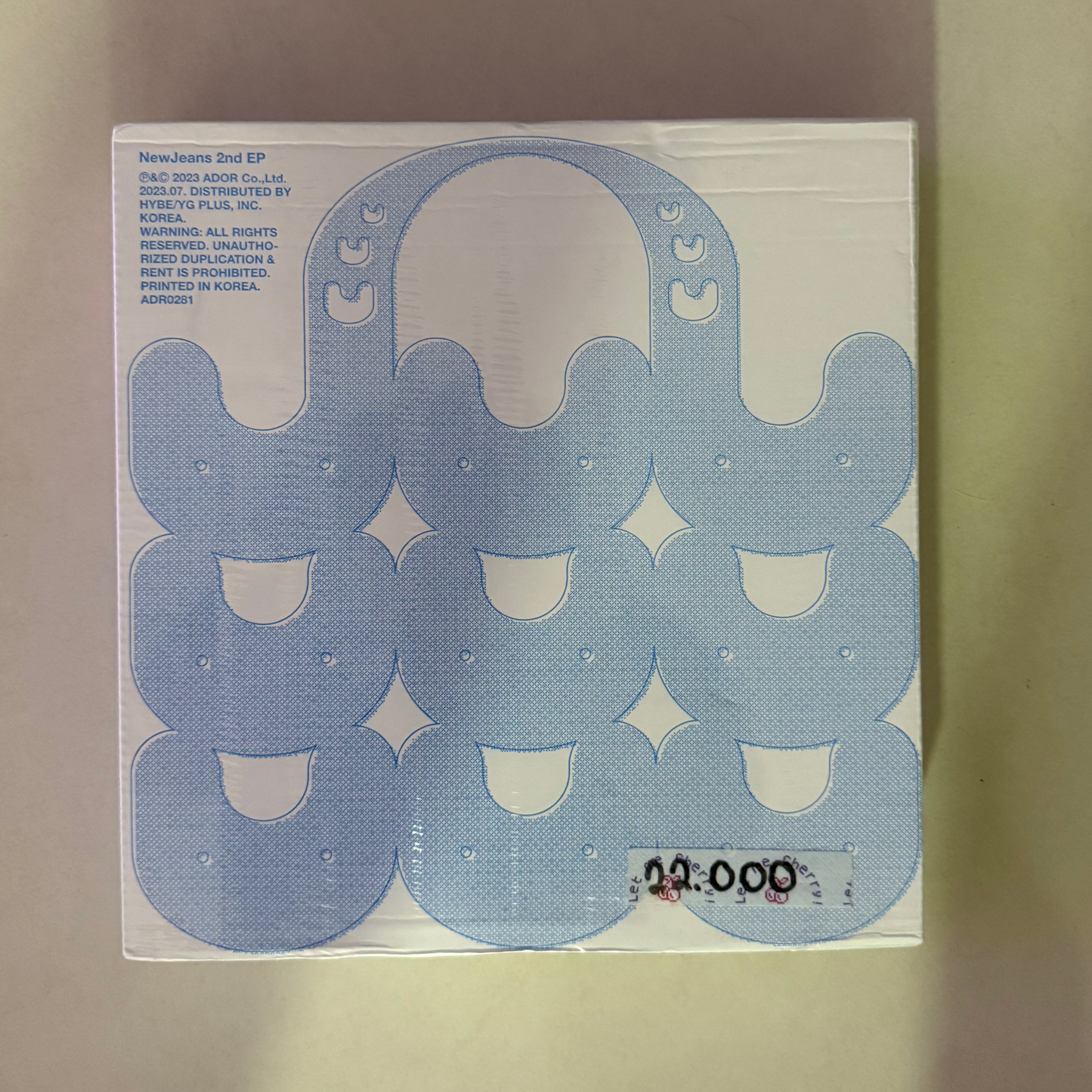 NewJeans – Get Up (Hanni Bunny Beach Bag version)