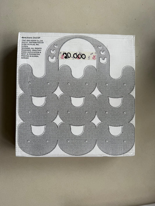 NewJeans – Get Up (Hyein Bunny Beach Bag version)